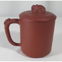 Mooi bewerkt Yixing trekpotje, gemerkt